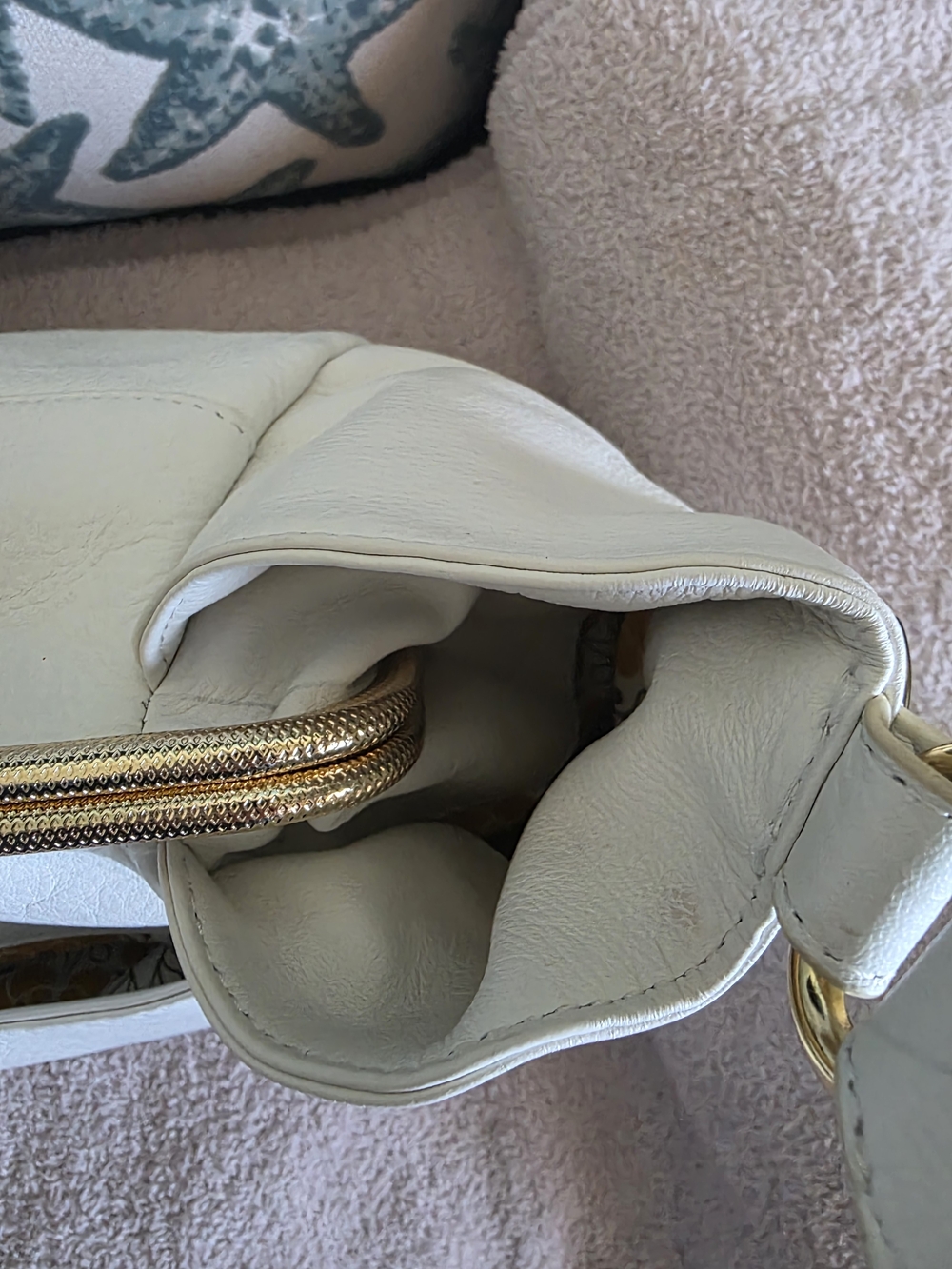 Emma Fox White Leather Shoulder Bag with Gold Hardware - Picture 4 of 10